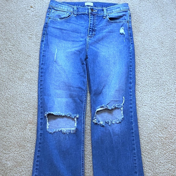 Sneak Peak Jeans - Picture 3 of 7